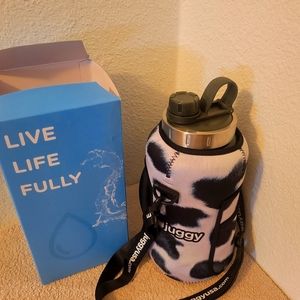 New never used 74 oz premium water Juggy with case.